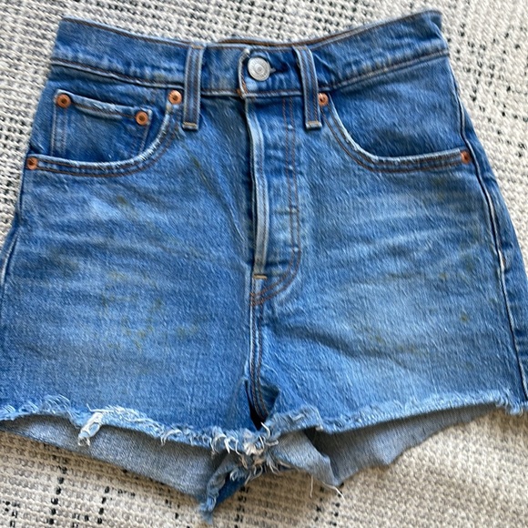 Levi’s Ribcage Short - Picture 3 of 5